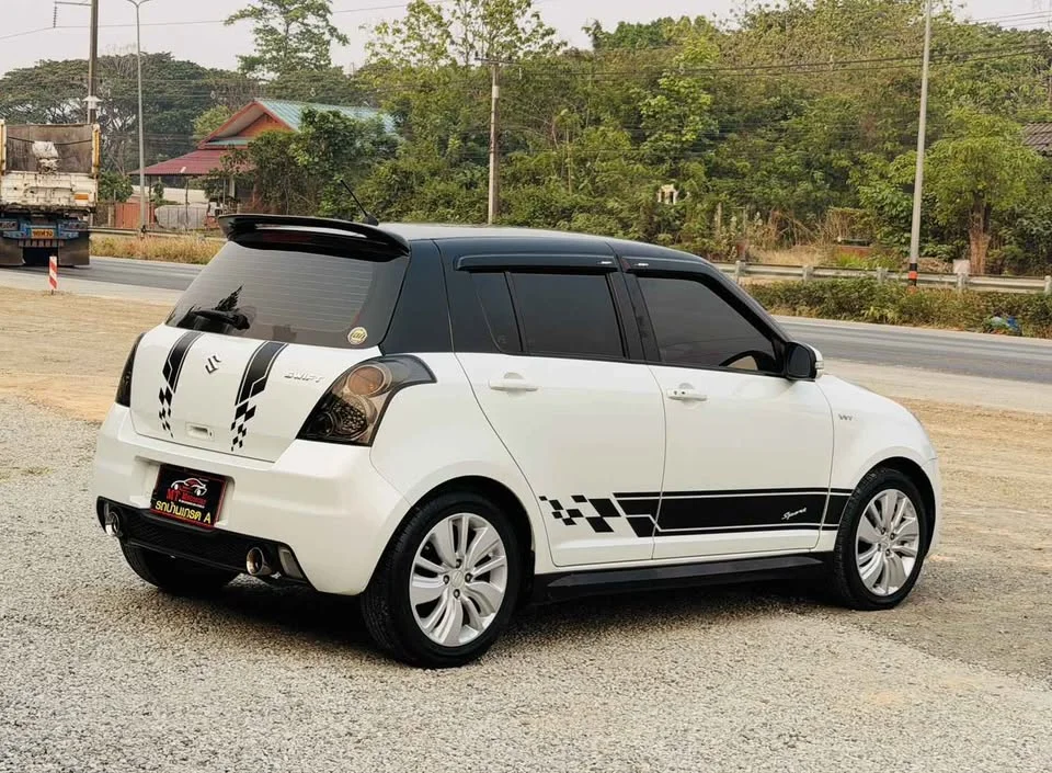 2011 Suzuki Swift I 3
