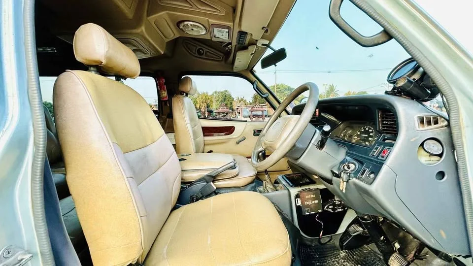 2004 Toyota Commuter IV (H100) 2