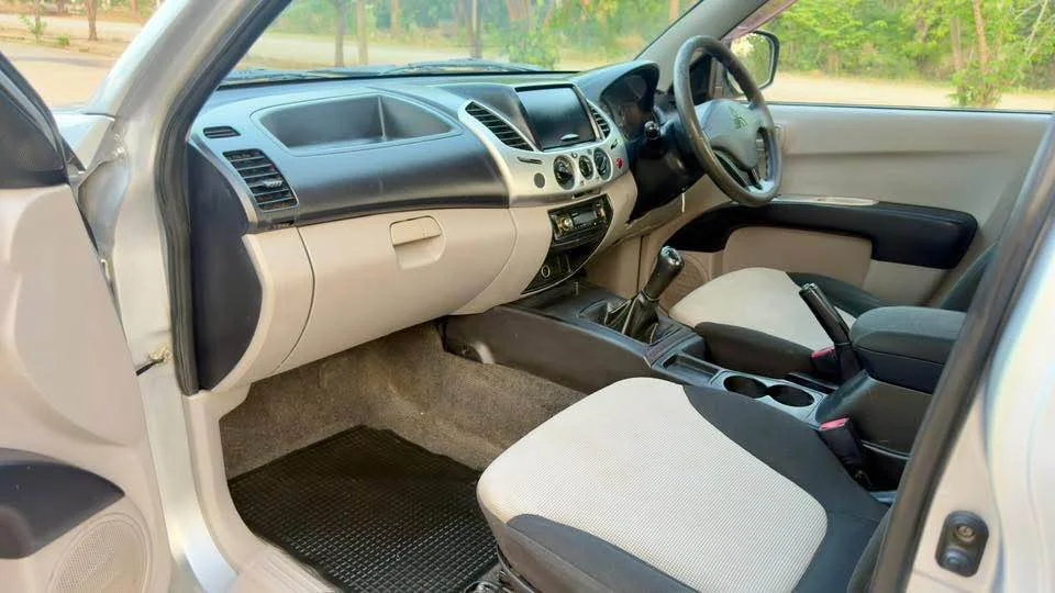 2010 Mitsubishi Triton IV 2