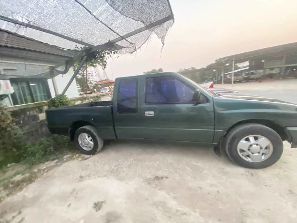 1993 Isuzu TFR III 3
