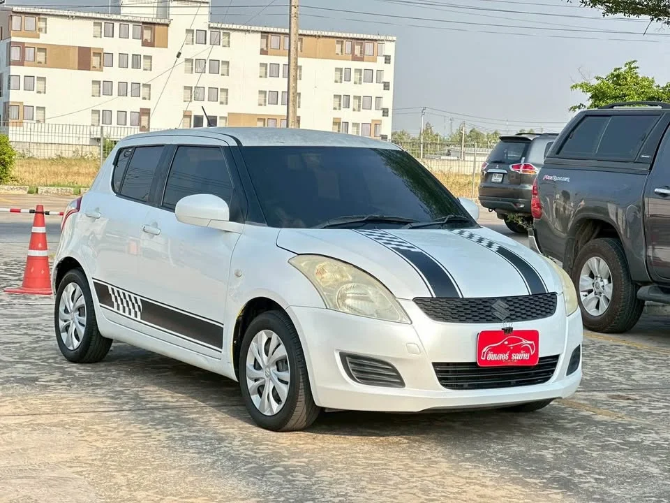 2012 Suzuki Swift II 3