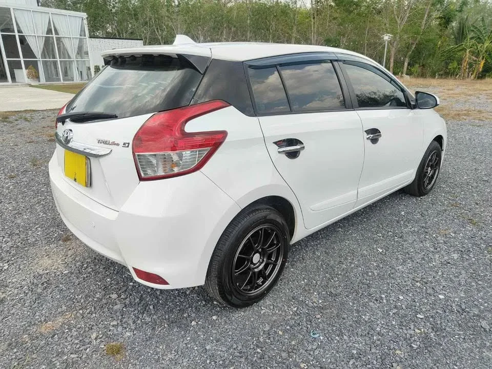 2015 Toyota Yaris III 2