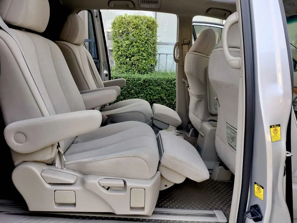 2011 Toyota Estima III 2