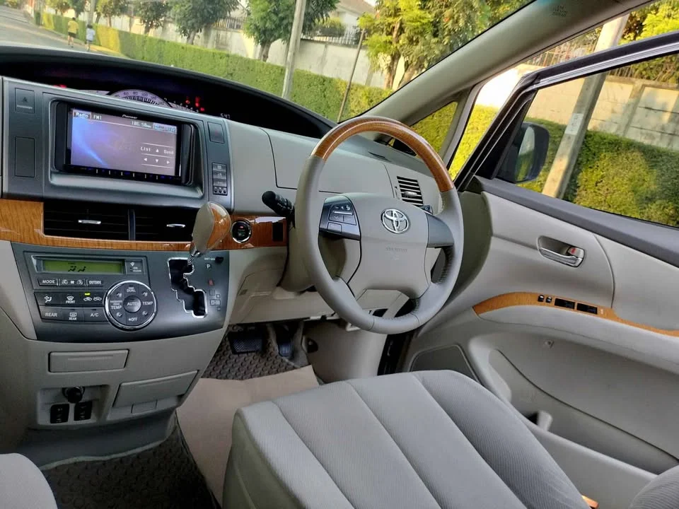 2011 Toyota Estima III 3