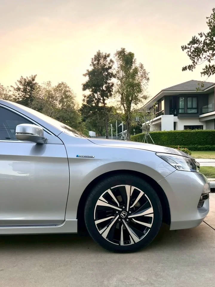 2017 Honda Accord IX 3