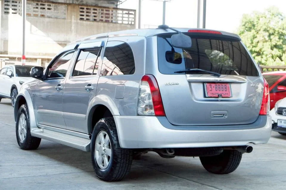 2005 Isuzu MU-7 2