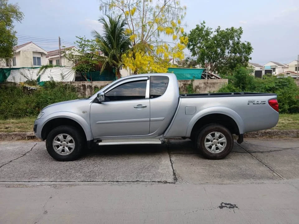 2012 Mitsubishi Triton IV 2