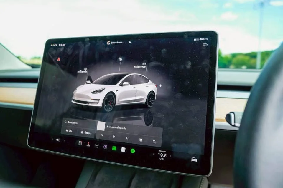 2023 Tesla Model 3 2