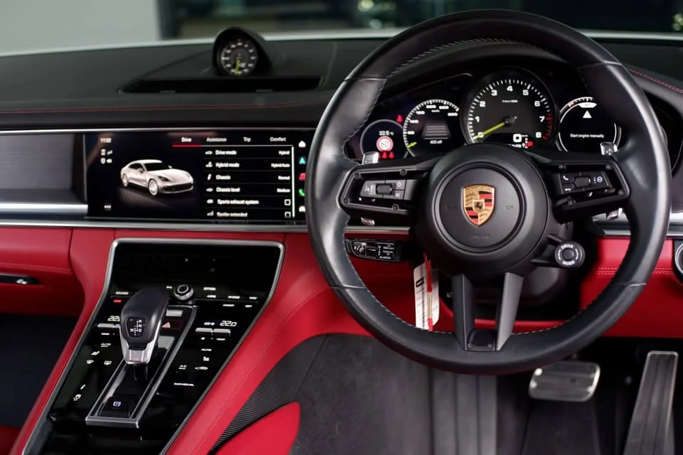 2023 Porsche Panamera II 2