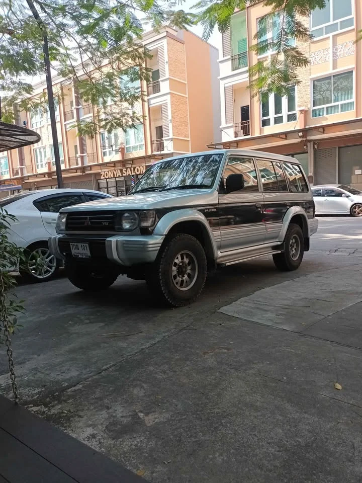 1997 Mitsubishi Pajero II 2