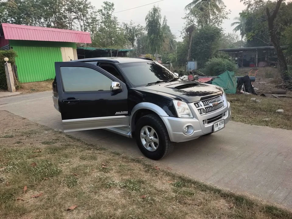 2008 Isuzu MU-7 2