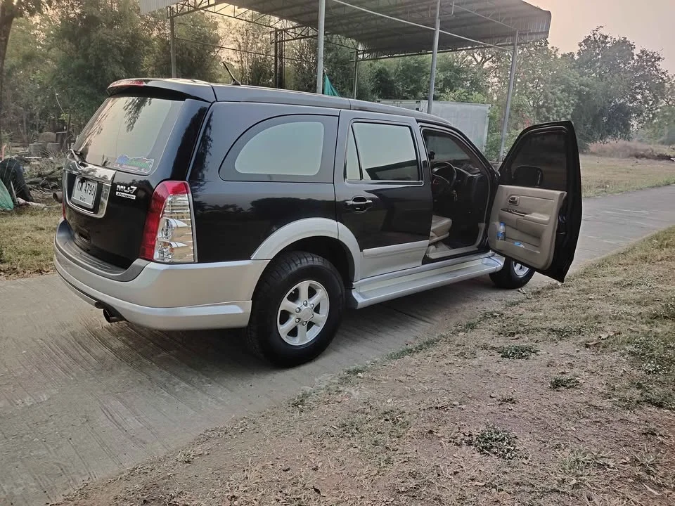 2008 Isuzu MU-7 3