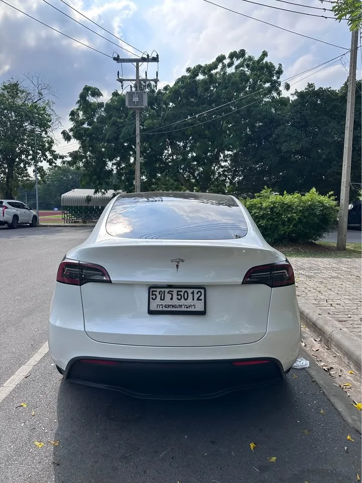 2024 Tesla Model Y 2