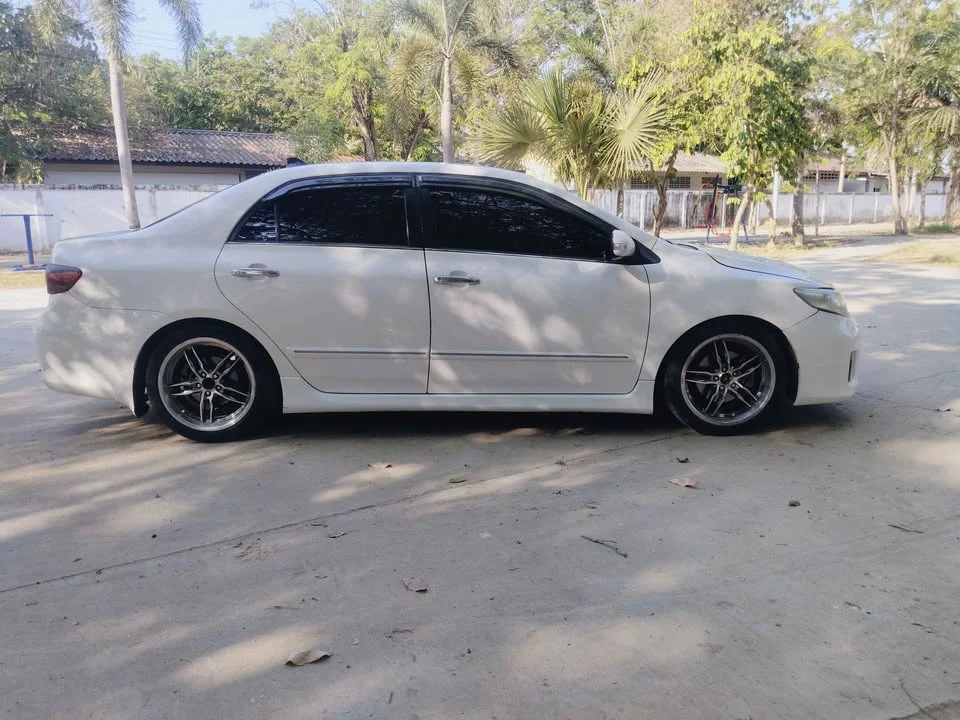2011 Toyota Corolla Altis X (E140) 3