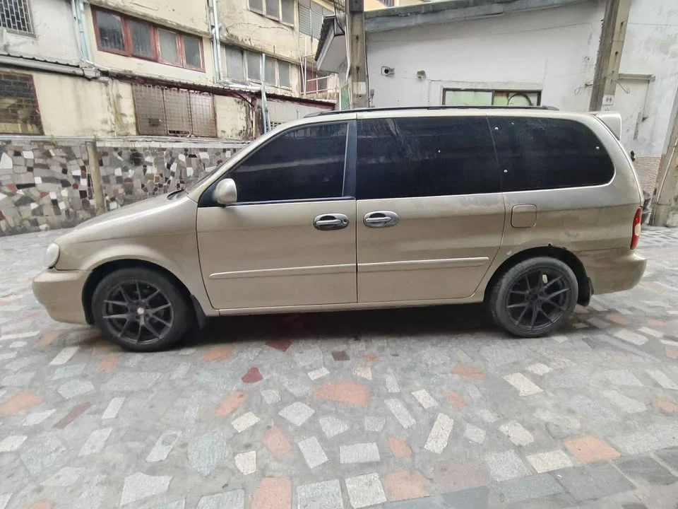 2003 Kia Carnival I 2