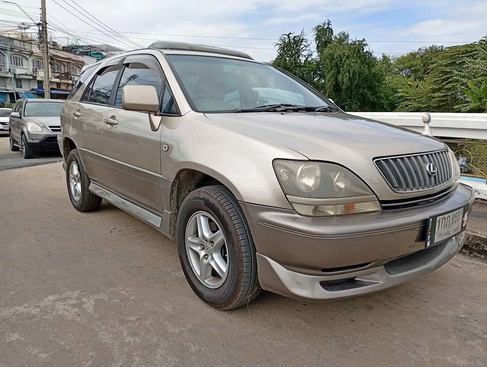 2003 Toyota Harrier I 3