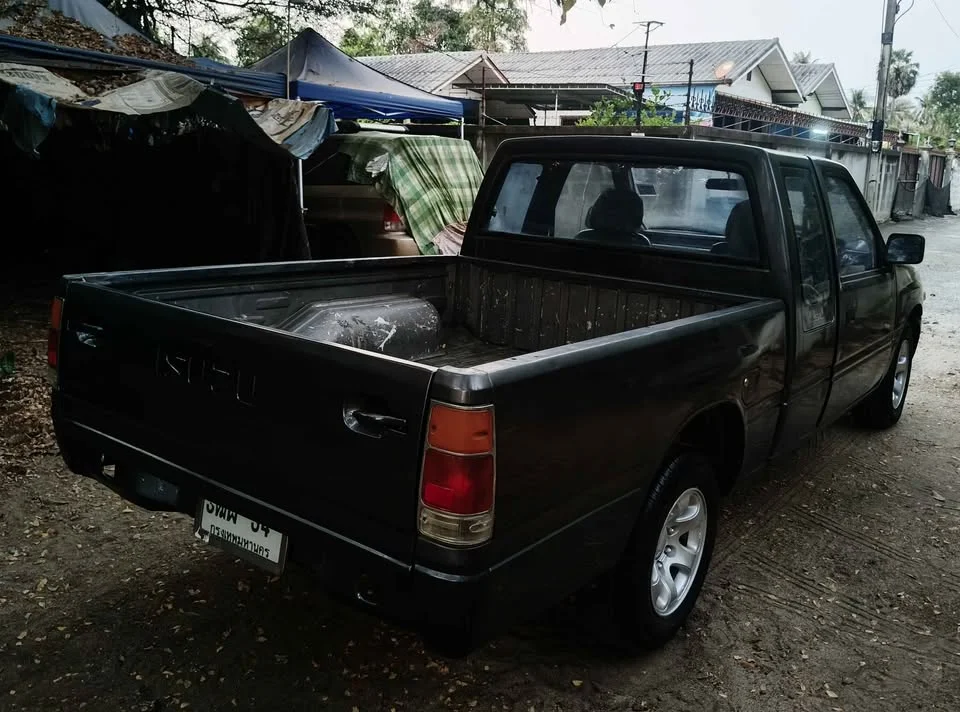 1992 Isuzu TFR III 2