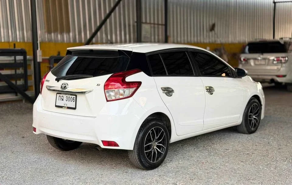 2015 Toyota Yaris III 2