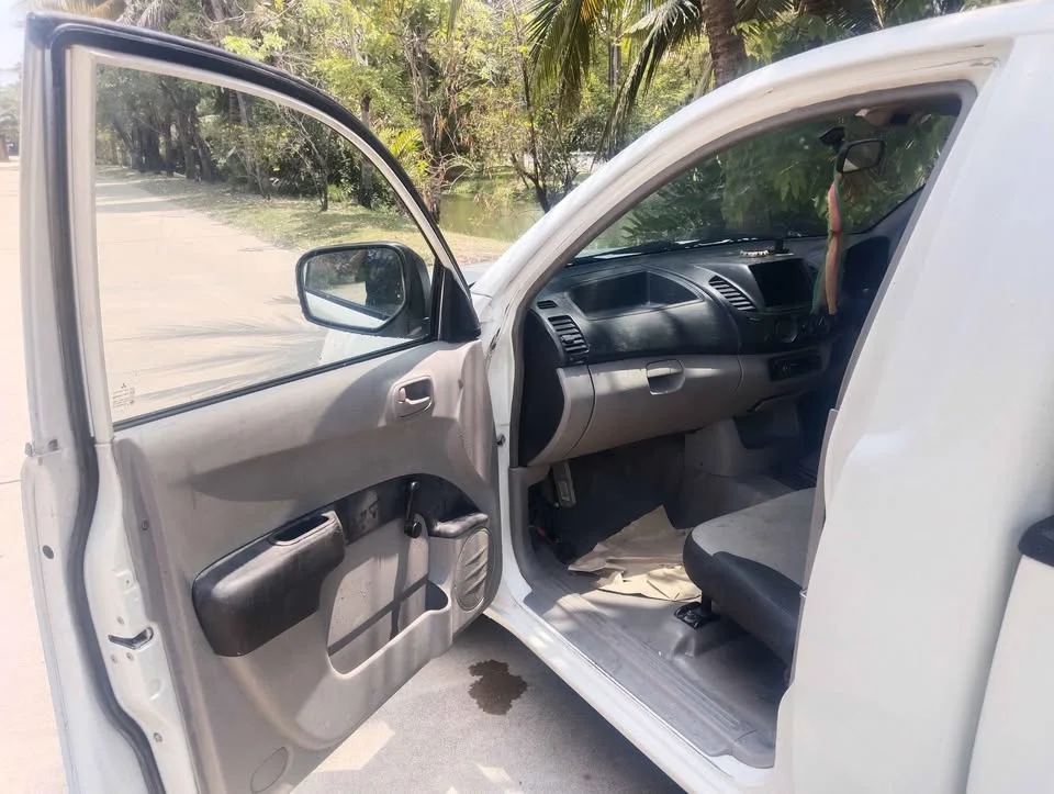 2011 Mitsubishi Triton IV 2