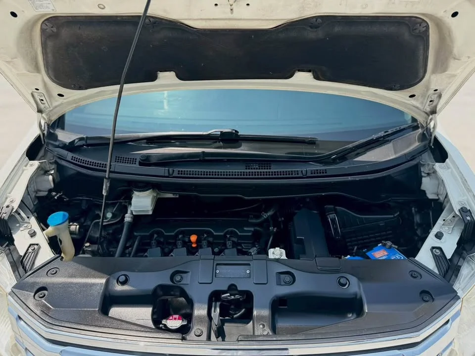 2013 Honda Stepwgn IV 2