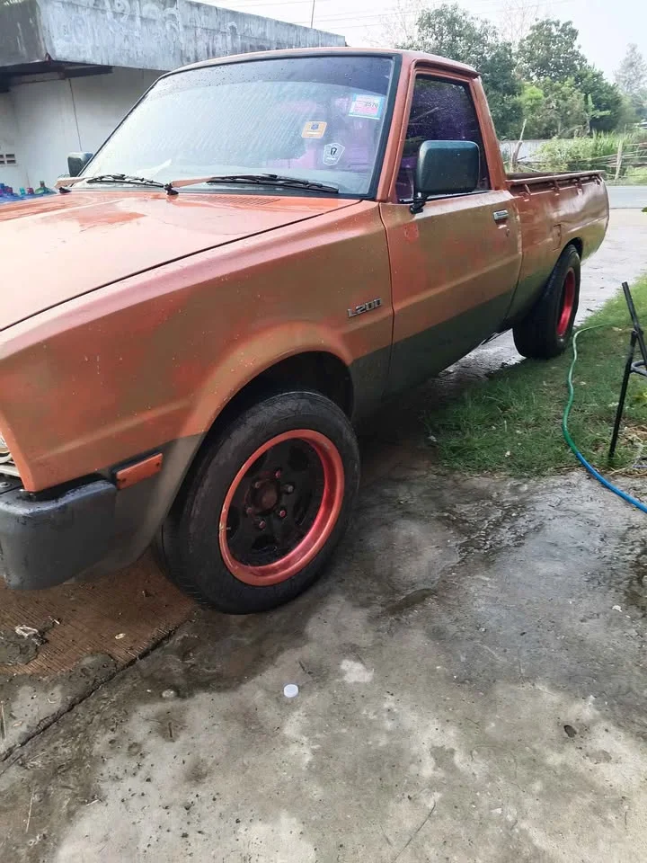 1983 Mitsubishi Triton I  3