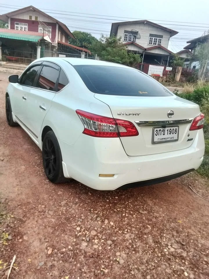 2013 Nissan Sylphy III (B17) 3
