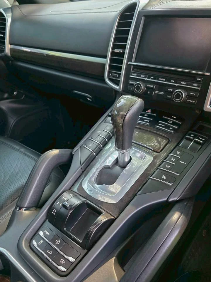 2010 Porsche Cayenne II 2