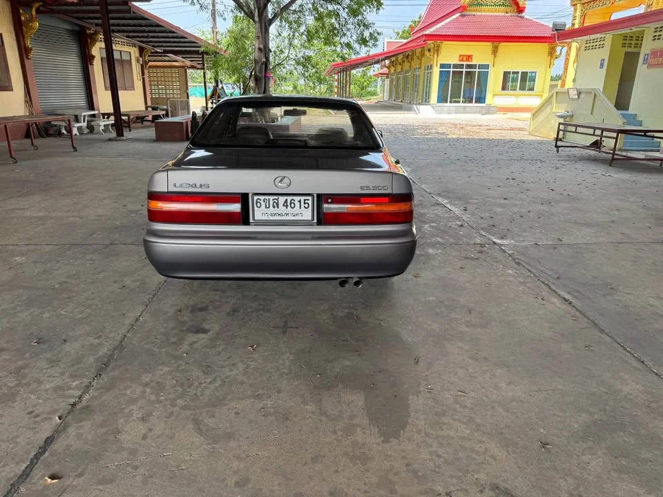 1996 Lexus ES II 2