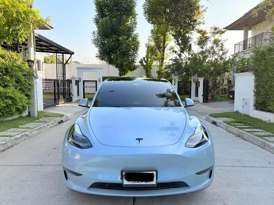 2023 Tesla Model Y 2