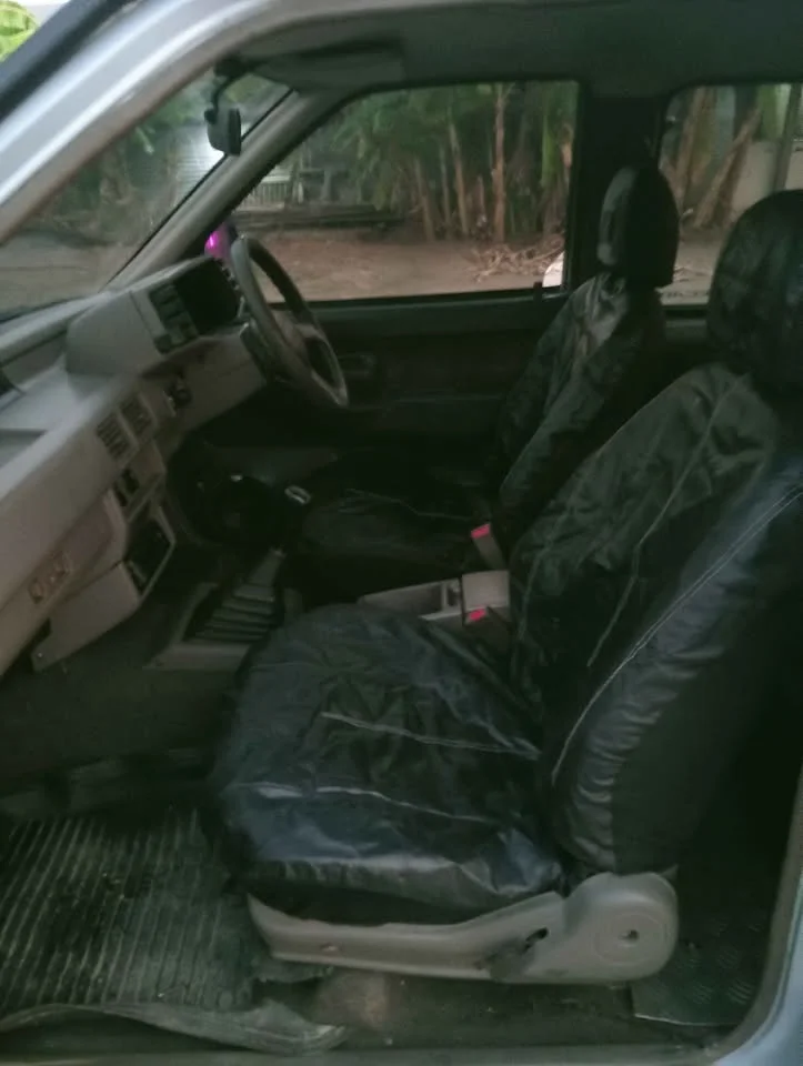 1996 Isuzu TFR III 2