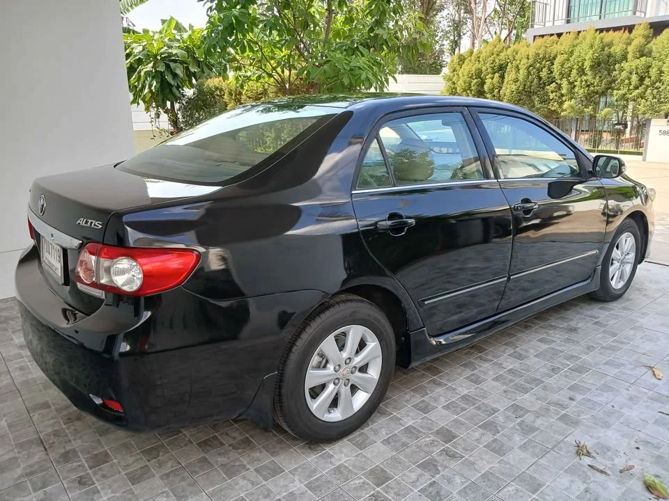 2012 Toyota Corolla Altis X (E140) 2