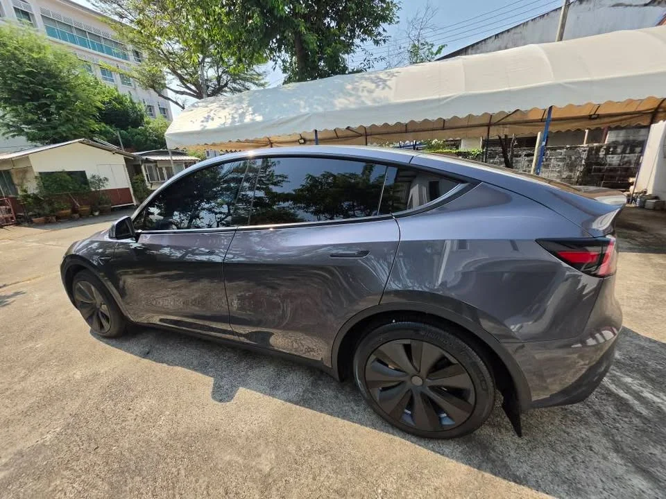 2023 Tesla Model Y 2