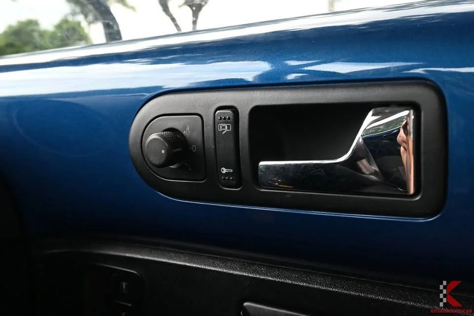 2010 Volkswagen New Beetle 2