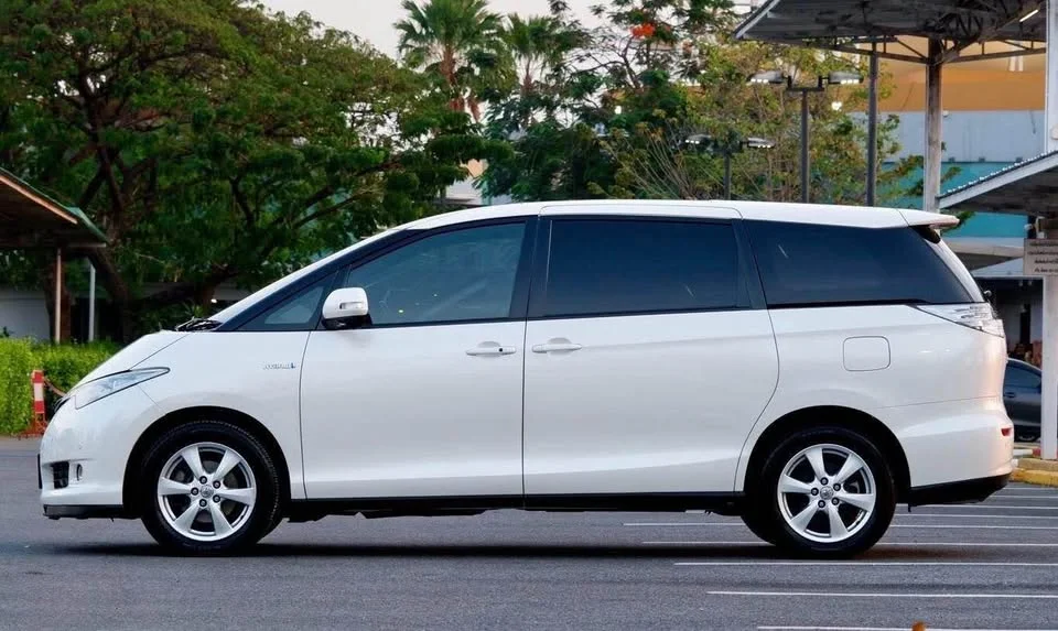2009 Toyota Estima III 2