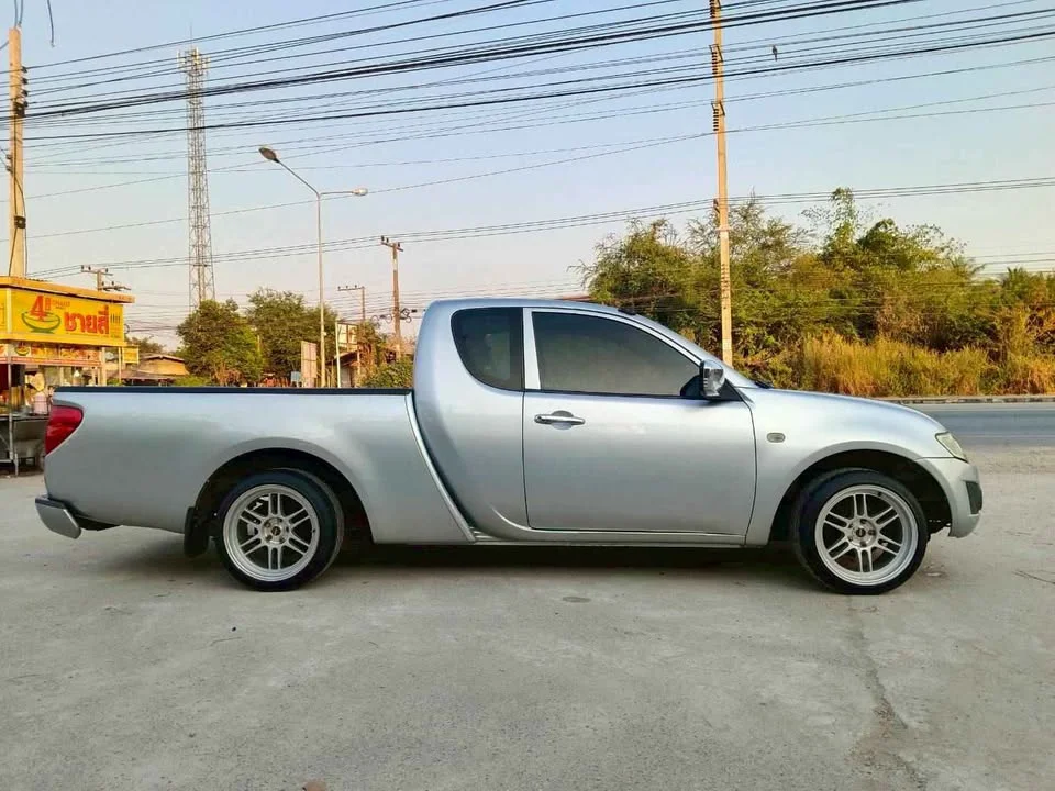 2012 Mitsubishi Triton IV 3