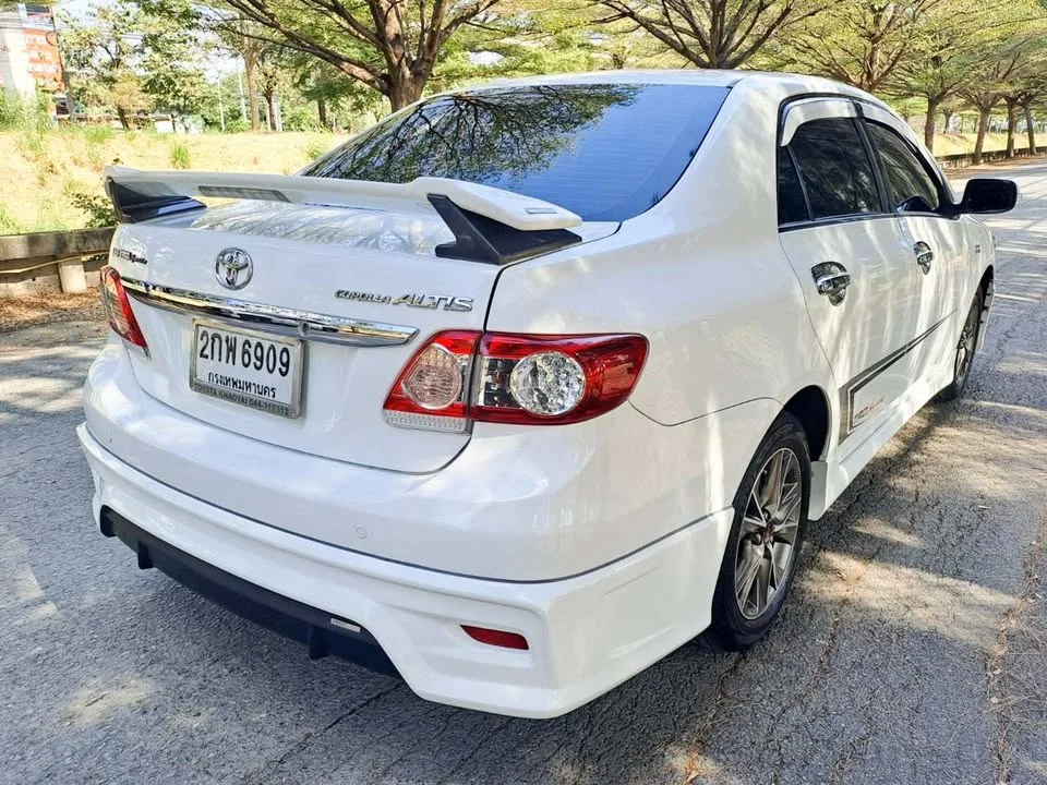 2013 Toyota Corolla Altis X (E140) 3