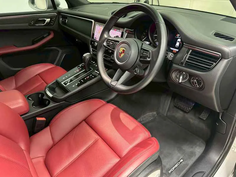 2023 Porsche Macan I 3