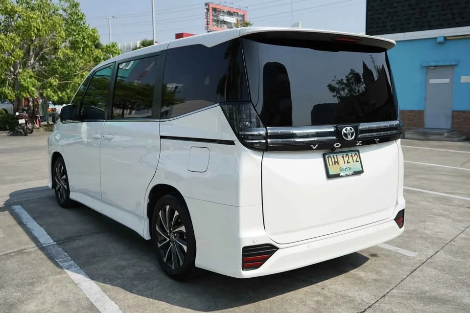 2022 Toyota Voxy IV 3