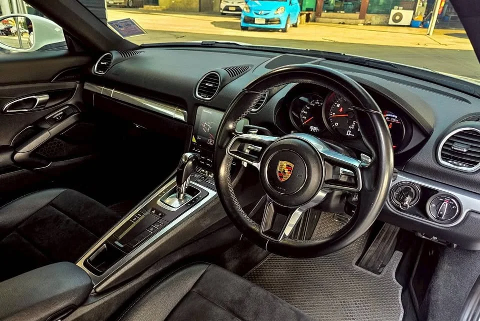 2017 Porsche 718 Boxster and Cayman IV 2