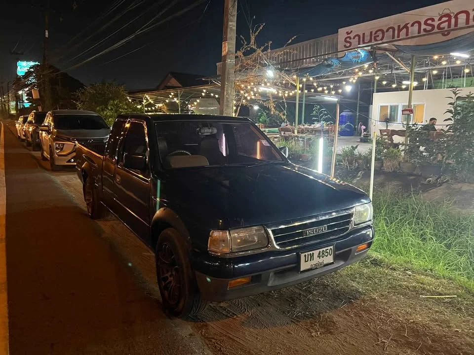 1995 Isuzu TFR III 2