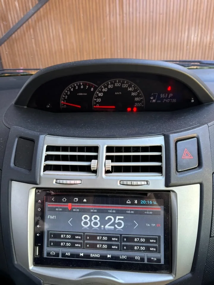 2010 Toyota Yaris II 3