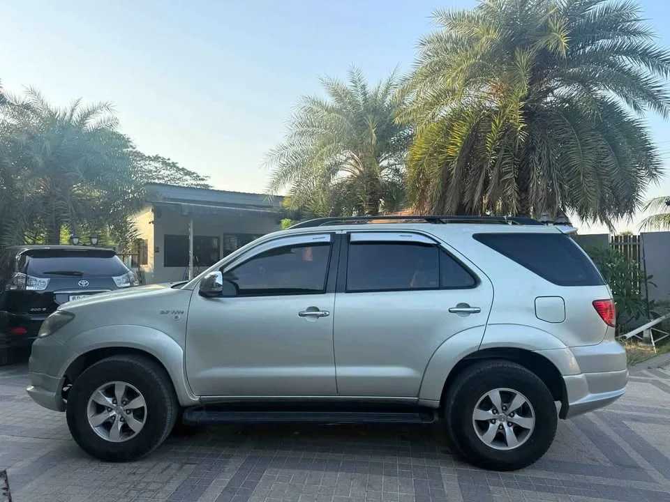 2005 Toyota Fortuner I 2