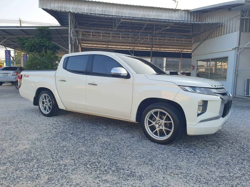 2022 Mitsubishi Triton V 3