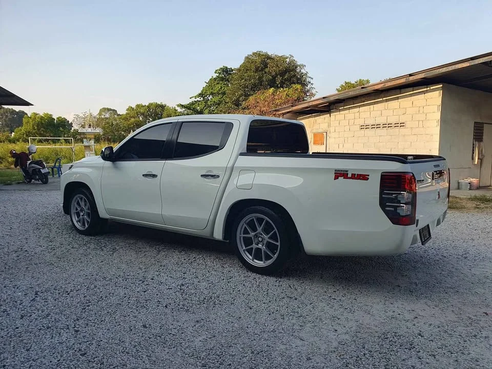 2022 Mitsubishi Triton V 2