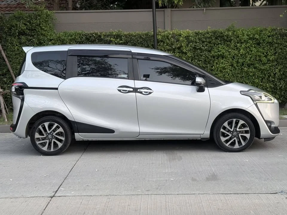 2020 Toyota Sienta II 2