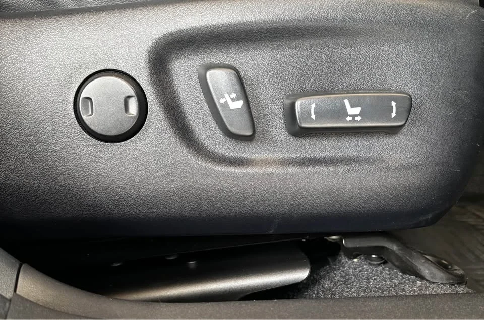 2012 Toyota Prius III 2