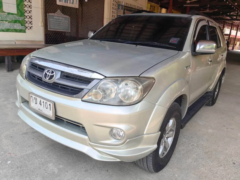 2005 Toyota Fortuner I 3