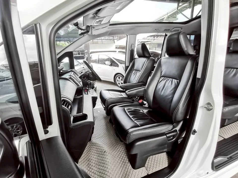 2014 Honda Stepwgn IV 3