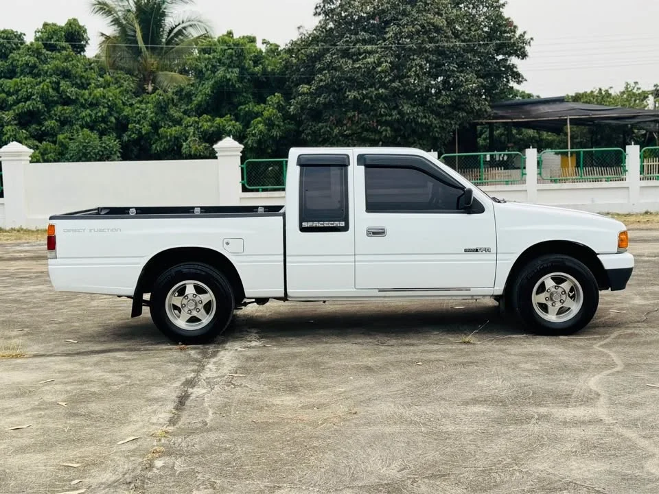 1991 Isuzu TFR III 2