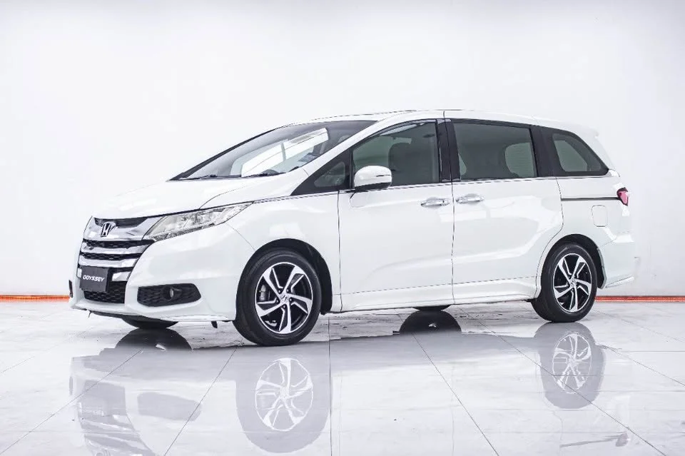 2014 Honda Odyssey V 2